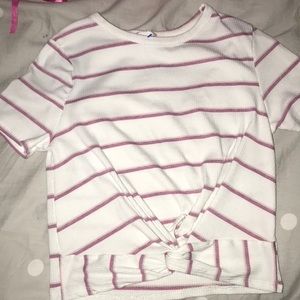 Cute cropped shirt with knot detail